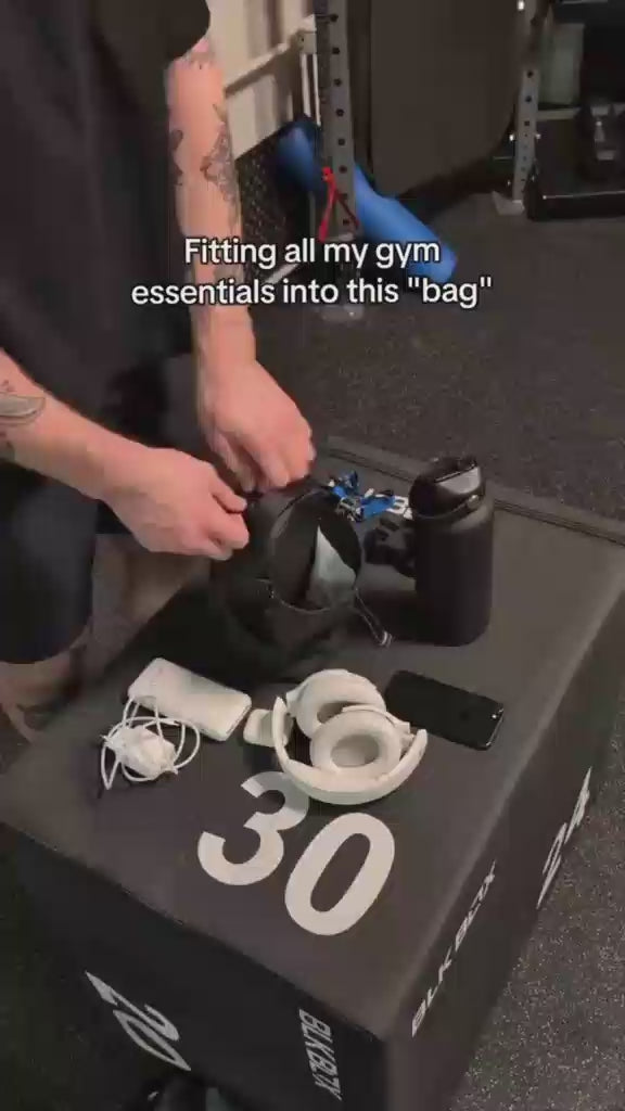 Load video: Fitting all my gym essentials into this &quot;bag&quot; The question is can it hold everything? WTF was that... It&#39;s Magnetic?!